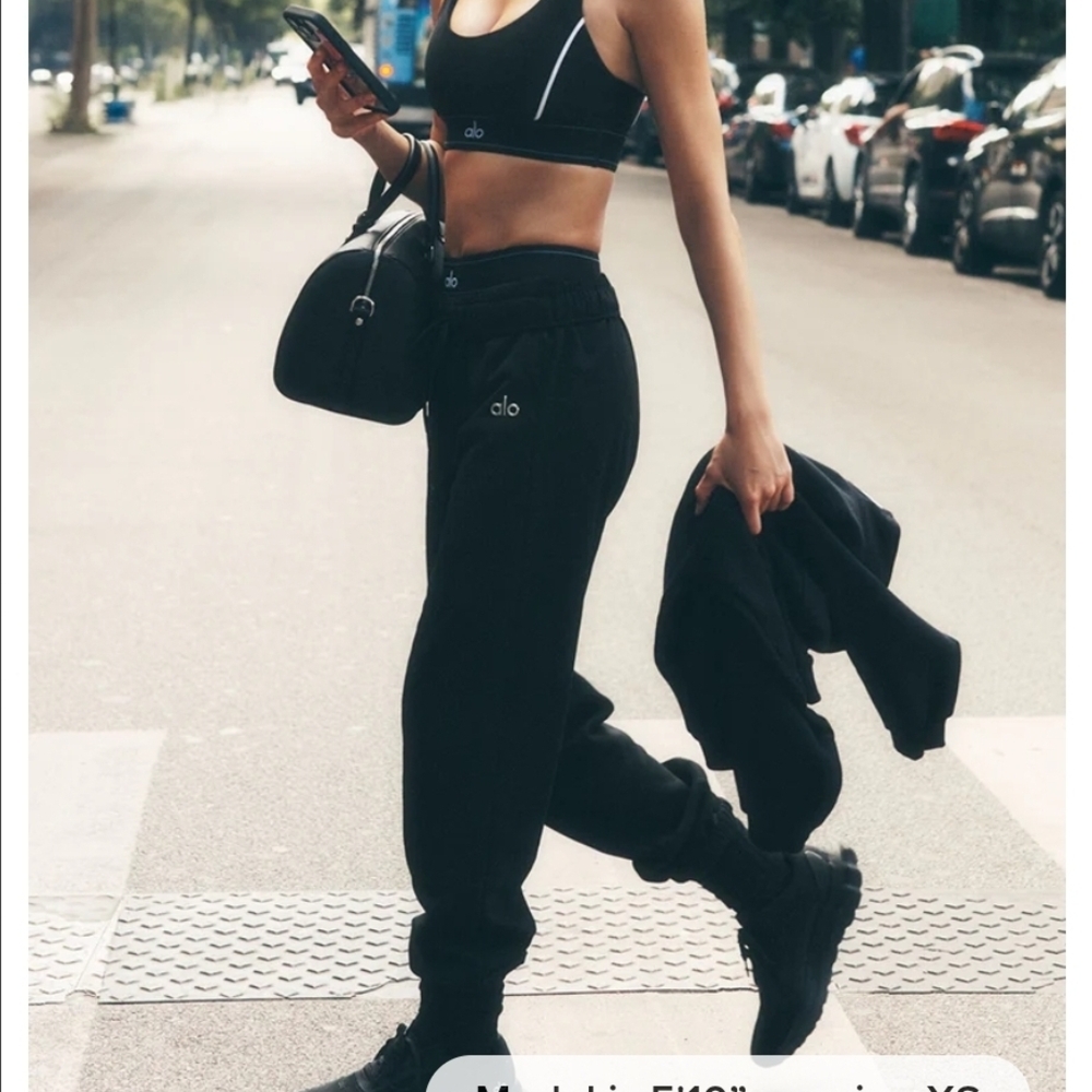 ALO Yoga Women's Black Joggers